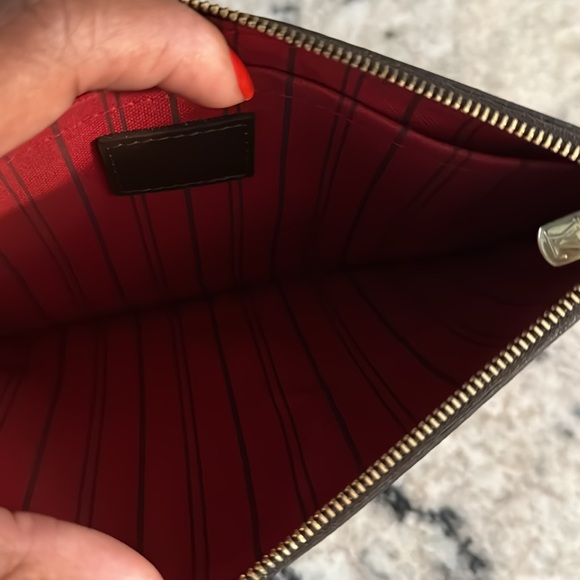 LOUIS VUITTON pouchette (Missing Strap) - Picture 2 of 5